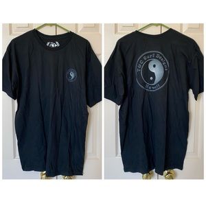 NWOT T&C Surf Hawaii Black and Light Gray Yin and Yang Logo Men's Graphic Shirt